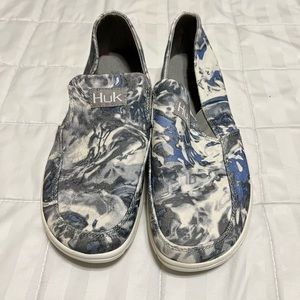 NWOT mens HUK boat shoes
